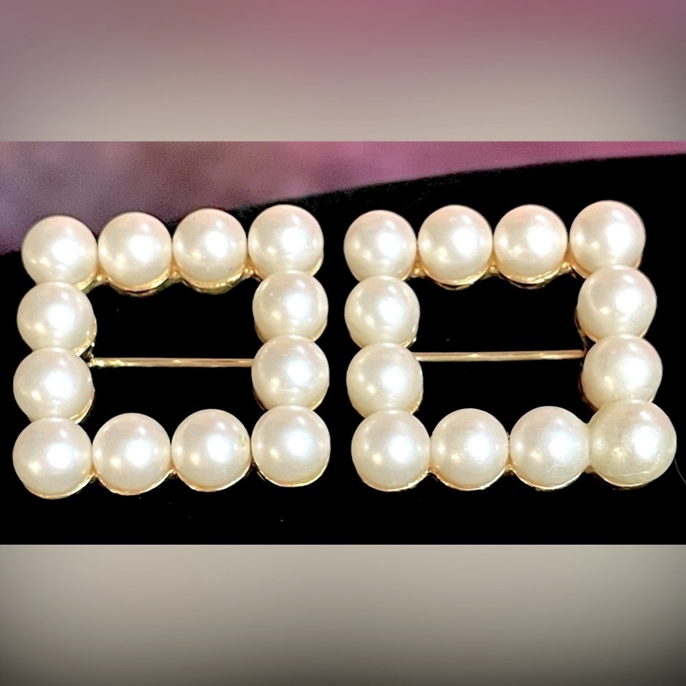 Vintage Richelieu twin faux pearl frame brooches​​​​
